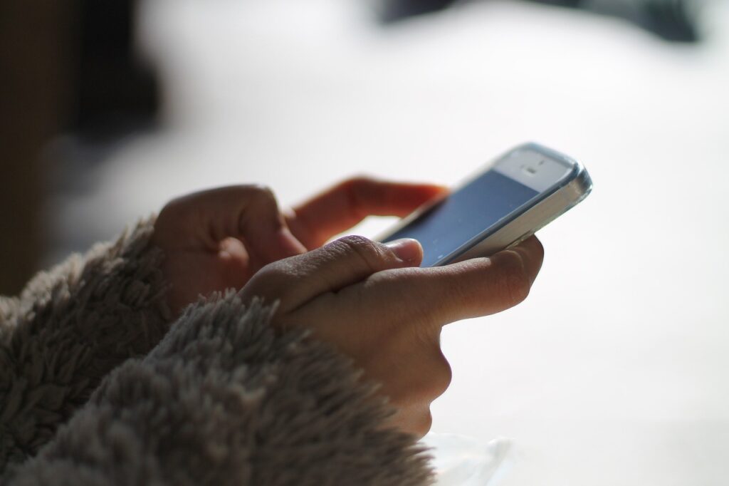 ce se intampla daca arhivez o conversatie pe whatsapp