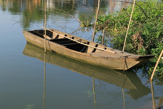 Ape cu V rauri si lacuri care incep cu aceasta litera
