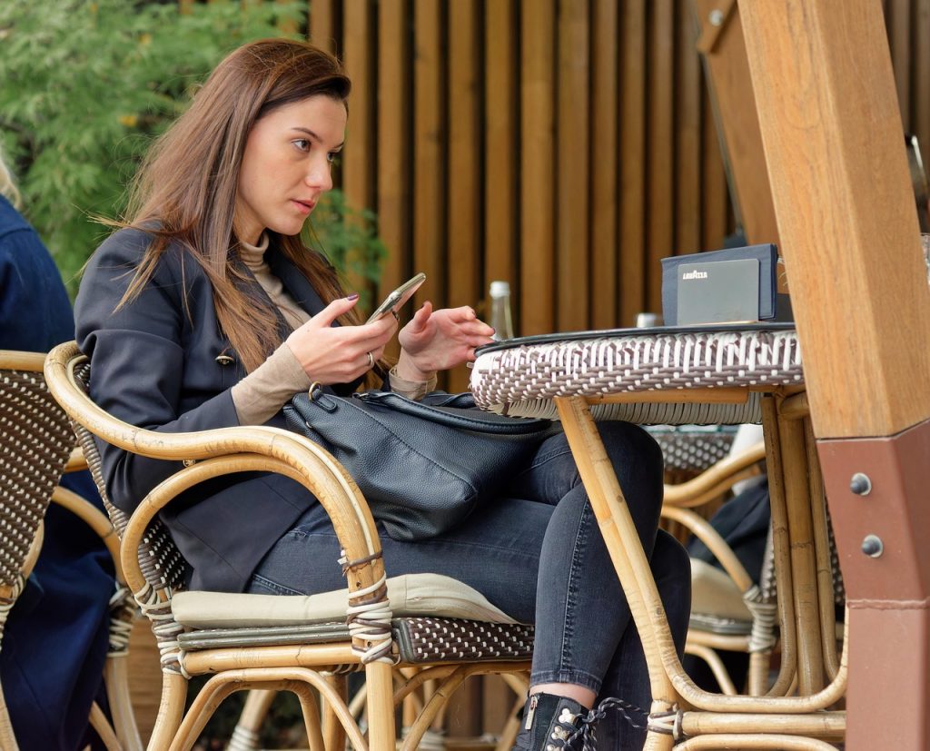 cand a aparut primul telefon cu touchscreen in romania