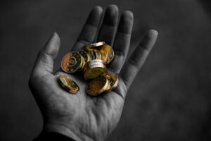 cati bani se dau la monopoly