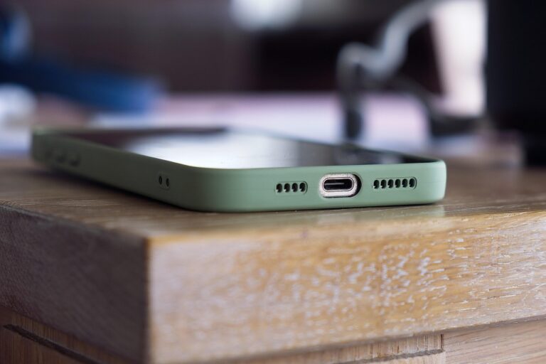 in ce an a aparut primul telefon mobil